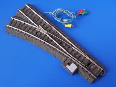 MARKLIN H0 - 24611 - Left Straight Turnout + 74490 Turnout Mechanism - C Track - Image 1 of 2