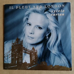 SYLVIE VARTAN : Il pleut sur London / Beau Photographe 7" 45T 1989 état VG++/NM - Imagen 1 de 2
