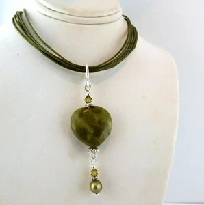 Collar de mármol Irish Heart Connemara hecho con cuentas de Swarovski - Imagen 1 de 2