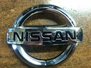 NEW OEM NISSAN 2007-2012 VERSA FRONT GRILLE EMBLEM - SEDAN / HATCHBACK - Picture 1 of 2