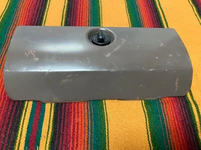 Toyota Pickup Hilux 1979-1983 OEM guantera puerta marrón 79 80 81 82 83 Foto 1 de 4