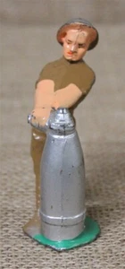 Manoil Dime Store Toy Soldier 1358: Soldier with Shell (M111) - Picture 1 of 5