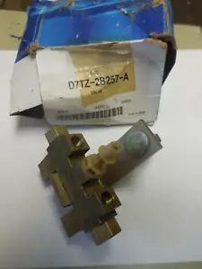 NOS 1977 Ford B500 Brake Pressure Differential Valve D7TZ-2B257-A - Bild 1 von 3