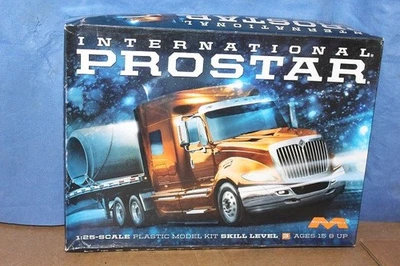 Moebius Models International ProStar Kit Modelo 1:25 Caixa Aberta Completa - Imagem 1 de 4