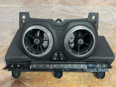 Оригинальные вентиляционные отверстия климат-контроля для Chevrolet Camaro SS 2016-23 38 тыс. миль 199 - Изображение 1 из 4