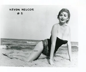 Vintage Risque Pinup Photo Kevon Nelcor 5 on the Beach Irving Klaw 4X5 - Bild 1 von 1