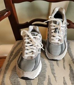 NEW New Balance 990v4 Size 3.5 D, EU 35 Gray Running School Shoes Sneakers - Picture 1 of 13