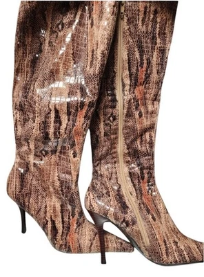 Botas Luichiny Stiletto Imitación Piel de Serpiente Cremallera Lateral Talla 7.5 City Chic Hit And Miss Foto 1 de 4