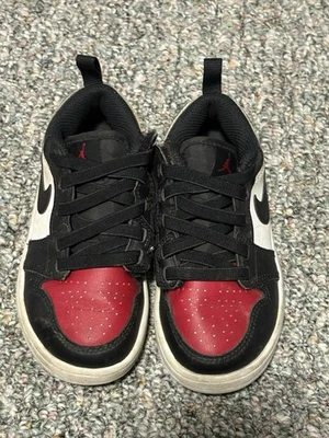 Jordan 1 Low Alt para niños blanco/negro-rojo universitario-blanco talla 11c (DR9748 161)!!!!! Foto 1 de 2