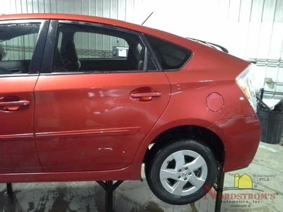 Tampa da porta de enchimento de combustível Toyota Prius 2011 gasolina vermelha - Imagem 1 de 4