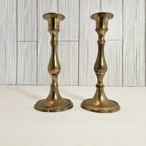 Par de candelabros vintage de latón de 6" pátina vela cónica - Imagen 1 de 6