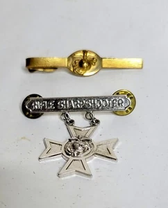 Cravatta clip barra fermacravatta epoca Vietnam US Marine Corps USMC uniforme e distintivo cecchino - Foto 1 di 9