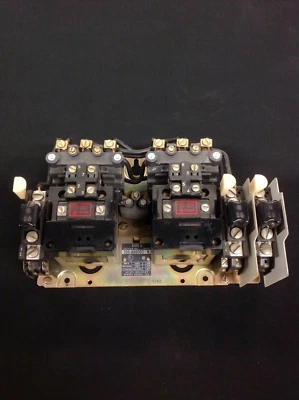 Arrancador de marcha atrás Allen Bradley talla 0 705-A0D103 Foto 1 de 3