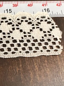 Lace VINTAGE 16 in length machine made - Picture 1 of 3
