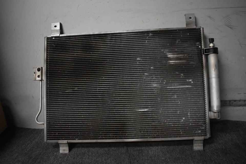 Nissan Pathfinder S 2013-2019 condensador OEM de fábrica Foto 1 de 4