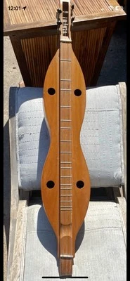 Instrumento musical Dulcimer vintage de 4 cuerdas de la montaña de los Apalaches Foto 1 de 2