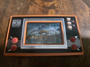 Nintendo Game & Watch - Wide Screen - Fire Attack ID-29 1982 Giappone - Foto 1 di 9