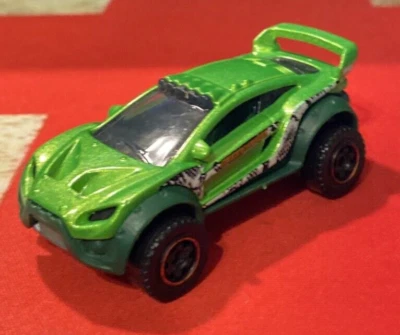 Coche verde Hot Wheels Terrain Trouncer 2012 Foto 1 de 4