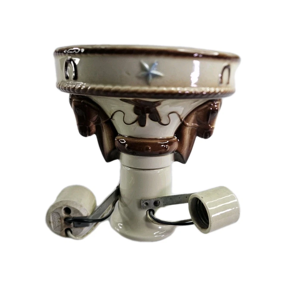 Luminária vintage anos 60 Harmony House porcelana cowboy marfim cavalo sela falha - Imagem 1 de 4