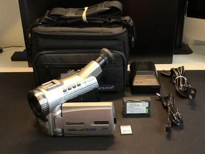 Videocámara Panasonic PV-201D MiniDV + Batería, Cargador, SD 8MB, Cables y Bolsa Foto 1 de 4