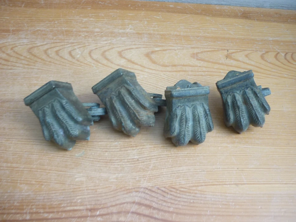 4 pieds à roulette de table , de guéridon forme patte de lion , meuble ancien - Photo 1/4