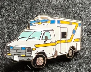 FORD AMBULANCE VINTAGE ENAMEL PIN BADGE - Picture 1 of 3