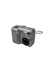 Vintage Nikon Coolpix 775 2.0 MP Digital Camera Charger Battery SD Cards TESTED - Picture 1 of 12