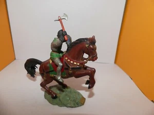FIGURINE STARLUX MOYEN AGE CROISE VERT HACHE ET BOUCLIER  CHEVAL MARRON CABRE - Imagen 1 de 7