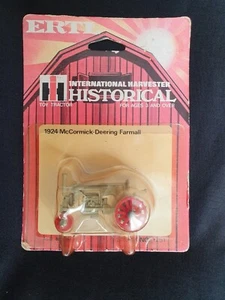 ERTL 1924 McCormick-Deering Farmall Traktor, Maßstab 1/64 1970er - Bild 1 von 3
