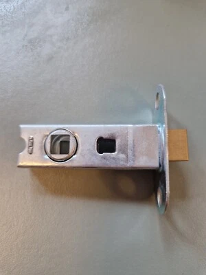 National Hickman internal door standard latch 63mm body*Cosmetic Damage* - Image 1 of 4