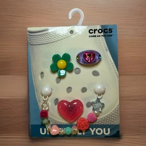 Crocs Jibbitz Schuh Charms Trendy Schmuck - Herzen Blumen Perlen 5er Pack NEU - Bild 1 von 1