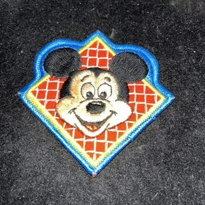 Patch Personaggio Topolino Vintage Diamante Blu Rosso Walt Disney Produzioni - Foto 1 di 4