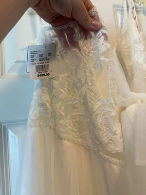 Classic style ivory Lace bridal gown - Image 1 of 3