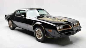 Pontiac Firebird Trans am 1977 Black & Gold Trim 1:43 scale Die Cast Model Car - Picture 1 of 3