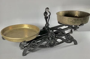 RARE Find, Antique Cast Iron- 5 Kilo Merchant Balance Scale & 2 Copper Pans. - Picture 1 of 9