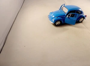 Modellino auto d'epoca 1:32 VW Volkswagen Maggiolino Beetle 2 porte blu circa 1:32 - Foto 1 di 8