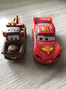 Lightning McQueen World Grand Prix & Mater Tow Truck - Picture 1 of 8