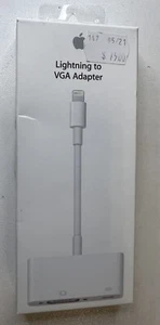 Apple Lightning to VGA Adapter (MD825AMA) - New - Picture 1 of 4