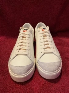 Talla 11.5 - Nike Blazer Plataforma Baja Triple Vela W - Imagen 1 de 3