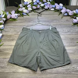 Trader Bay Shorts Size 34-36 Green Chino Pleated Front 7” Inseam Pockets Mens - Picture 1 of 13