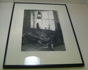 KUNSTFOTOGRAFIE Werkstatt mit Fenster schwarz & weiß von L. Santucci Rahmen 13 x 17 Zoll  - Bild 1 von 3