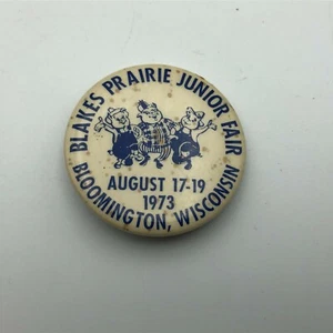 Pinback Blakes Prairie Junior Fair Bloomington WI Button 1973 Vtg 3 Little Pigs - Picture 1 of 12
