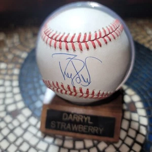 Darryl Strawberry Signed Baseball In Display Stand - Picture 1 of 7