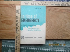 in time of emergency citizens handbook nuclear attack 1968 - Imagen 1 de 7