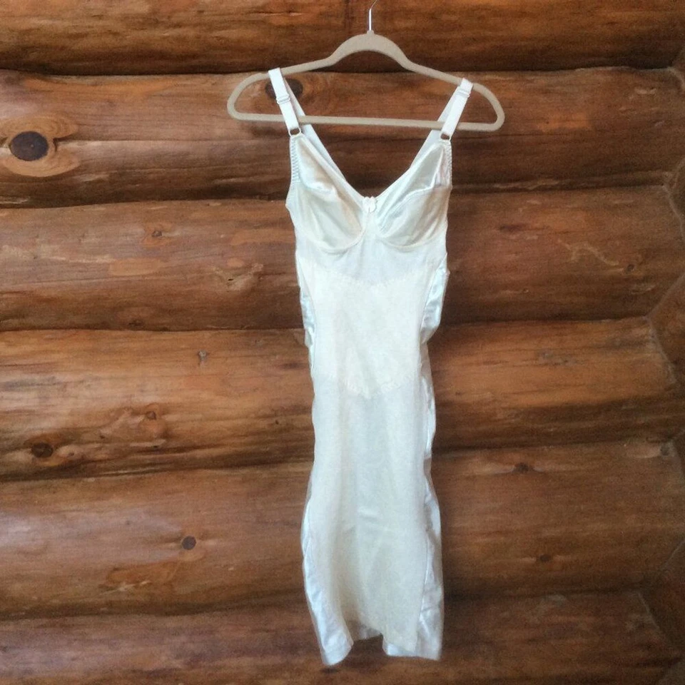 Sujetador vintage Crown-Ette marfil 4423 modelador segunda piel satinado deslizamiento completo spandex 38C Foto 1 de 4