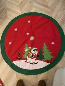 Schneemann Skifahrer & Baum Weihnachtsbaum Rock 36 cm Durchmesser, rot mit grünem Rand - Bild 1 von 7