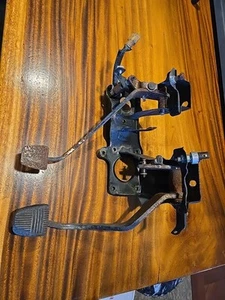 Conjunto de soporte de embrague y pedal de freno para camioneta Toyota 90-95 4runner OEM P7868b - Imagen 1 de 7