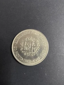Elizabeth and Philip 25th Anniversary November 1947-1972 Crown Coin - Bild 1 von 2