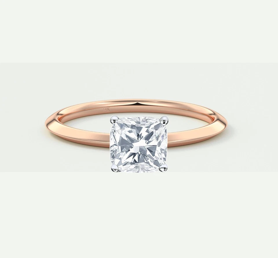 Anillo de compromiso de diamantes cultivados creado en laboratorio D/VVS cojín de 1/2 quilate oro rosa de 14 quilates Foto 1 de 1