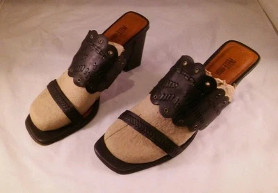 Bombas femininas de couro preto Pelle Moda tamanho 10M - Imagem 1 de 4